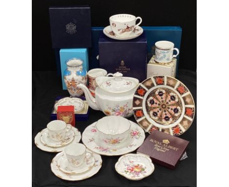 Royal Crown Derby ‘Derby Posies’ including large tea pot, sugar bowl and plate; Royal Crown Derby ‘Old Imari’,1128 pattern pl