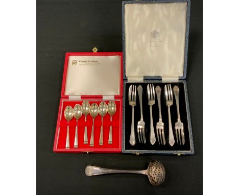 A cased set of six silver cake forks, Mappin &amp; Webb, Sheffield 1963, 4.1ozt, set of six tea spoons, Cooper Brothers Sheff