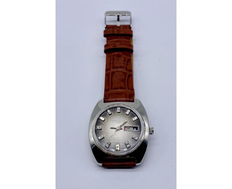 A Jaeger-LeCoultre Club automatic wristwatch