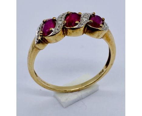 A 9ct gold ruby dress ring, size P