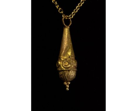 C. 100-300 AD. Roman. Exceptional gold club-shaped pendant comprising circular ribbed suspension loop, conical body with rais