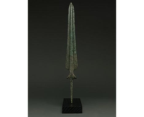 1200-700 BC, Greek Archaic Period. This bronze speak has a tapering, bevelled blade with raised midrib, a V-shaped guard and 