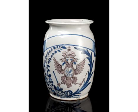 Albarello mit Wappen von St. Emmeram - RegensburgAmberg, um 1760H. 20,5 cmFayence, weiß glasiert und bemalt in den Scharffeue