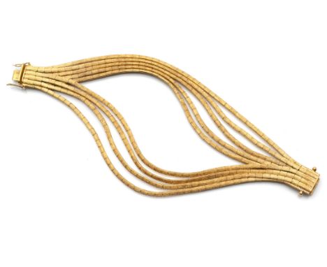ArmbandItalien um 1960/70B. ca. 15 mm, L. 19,3 cm750/000 Gelbgold gestempelt. 9 Stränge mit satinierter Oberfläche. Gewicht 6