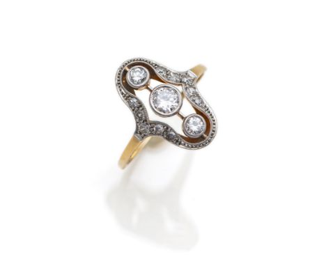 Art Deco Diamant RingUm 1920-30RM 62,5585/000 Gelbgold gestempelt mit Silber, 3 Brillanten ca. 0,40ct TW-W/VVS-VS und 10 Acht