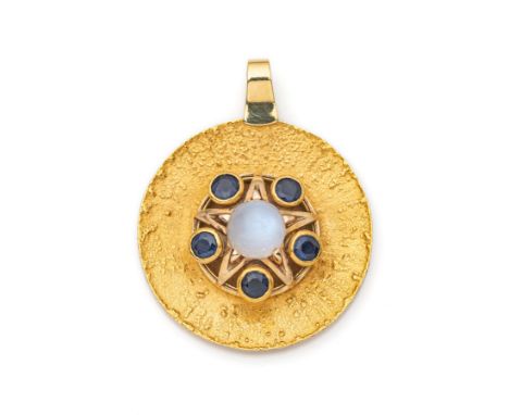 Farbstein AnhängerD. 37 mm585/000 Gelbgold gestempelt und mit einer Meistermarke mit feinstrukturierter Oberfläche und gefass