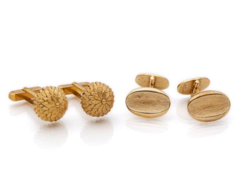 2 Paar Manschettenknöpfe19/13,2mm; D. 15,1 mm1 Manschettenknöpfe, 585/000 Gelbgold gestempelt, in ovale Form gearbeitet. Gewi