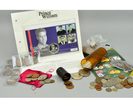 A PRINCE WILLIAM GUERNSEY SILVER FIVE POUNDS ON A FIRST DAY COVER 2003, together with a quantity of 1994 50p, commemoratives,