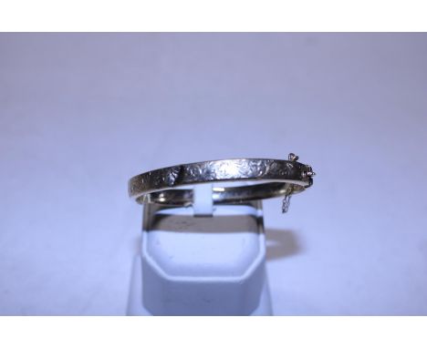 A hallmarked 9ct gold bangle 9.48g 