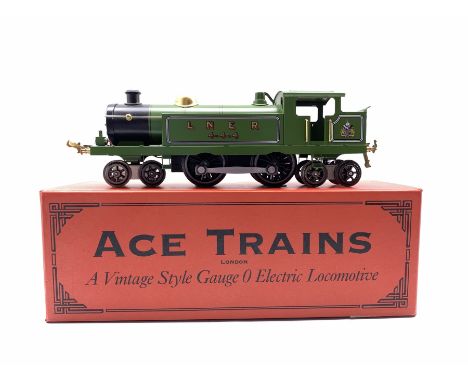 Ace vintage style O gauge 4-4-4 tank locomotive in LNER livery, boxed and with Helmsman controller