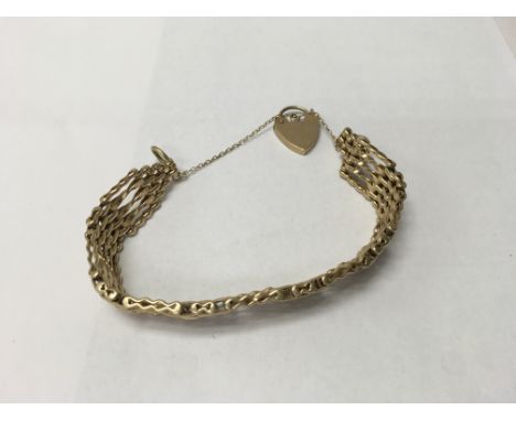 A 9 ct gold gate bracelet with heart shape clasp .24 grams