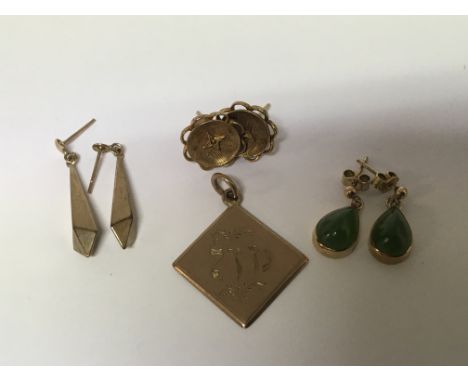 Three pairs of gold earrings one set with green jade cabochons and a 9carat gold pendant (4)