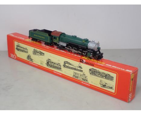 Rivarossi 1230 HO scale 2-8-2 heavy Mikado Locomotive in Southern Railway livery, boxed