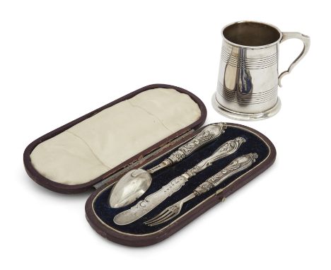 A George V silver mug. William Hutton & Sons,  London, 1929. Of tapering, cylindrical form, with reeded banding to body, 9.2c