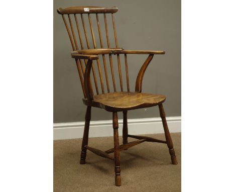 Elm and beech comb back Windsor arm chair, curved arm supports and turned legs   Condition Report  Faults and repairs Click h