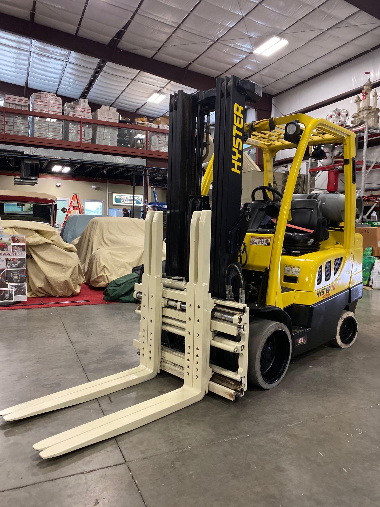 2012 HYSTER S70FT LP FORKLIFT, FINGERTIP CONTROLS, 187.8" HEIGHT