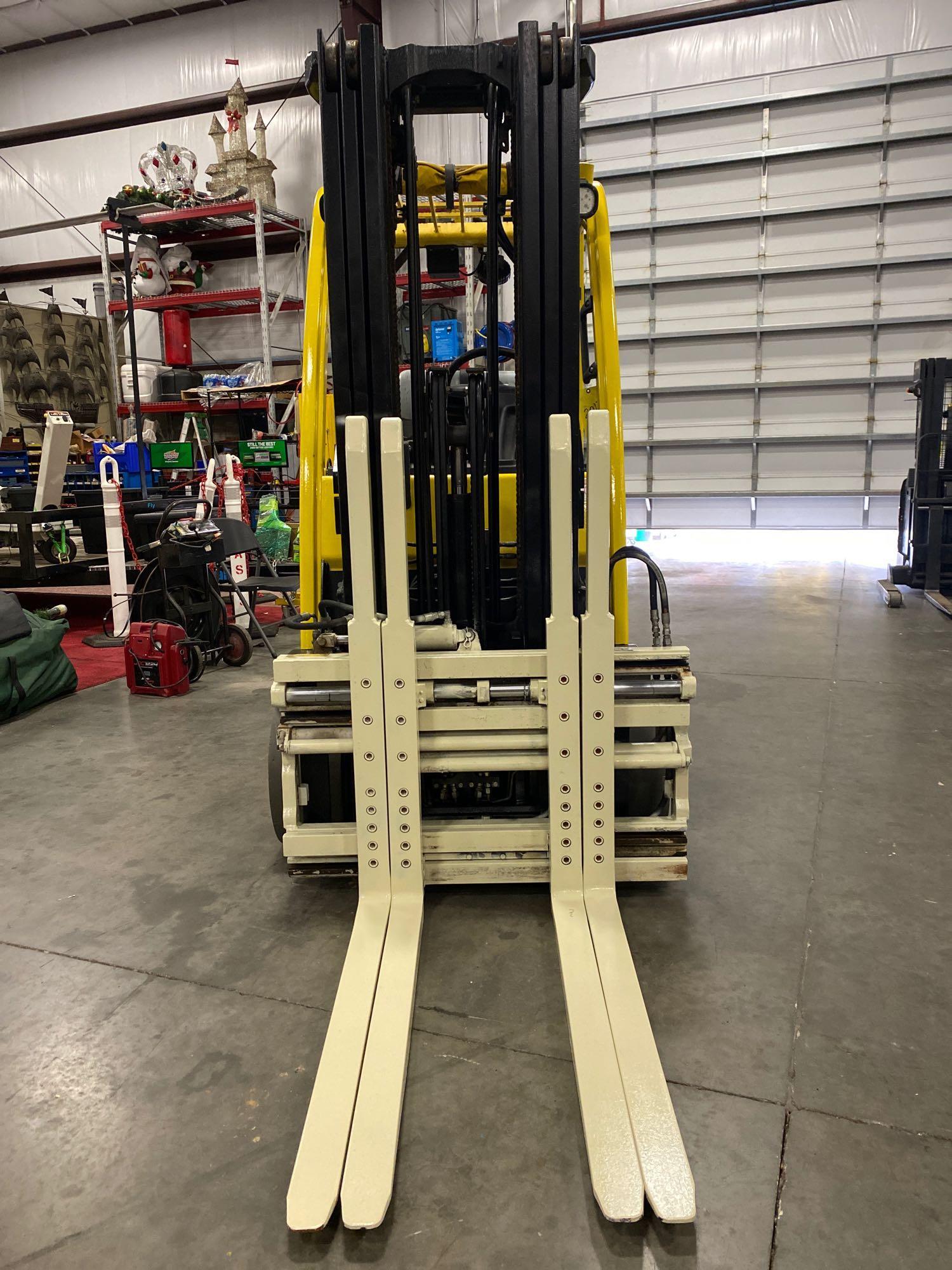 2012 HYSTER S70FT LP FORKLIFT, FINGERTIP CONTROLS, 187.8" HEIGHT