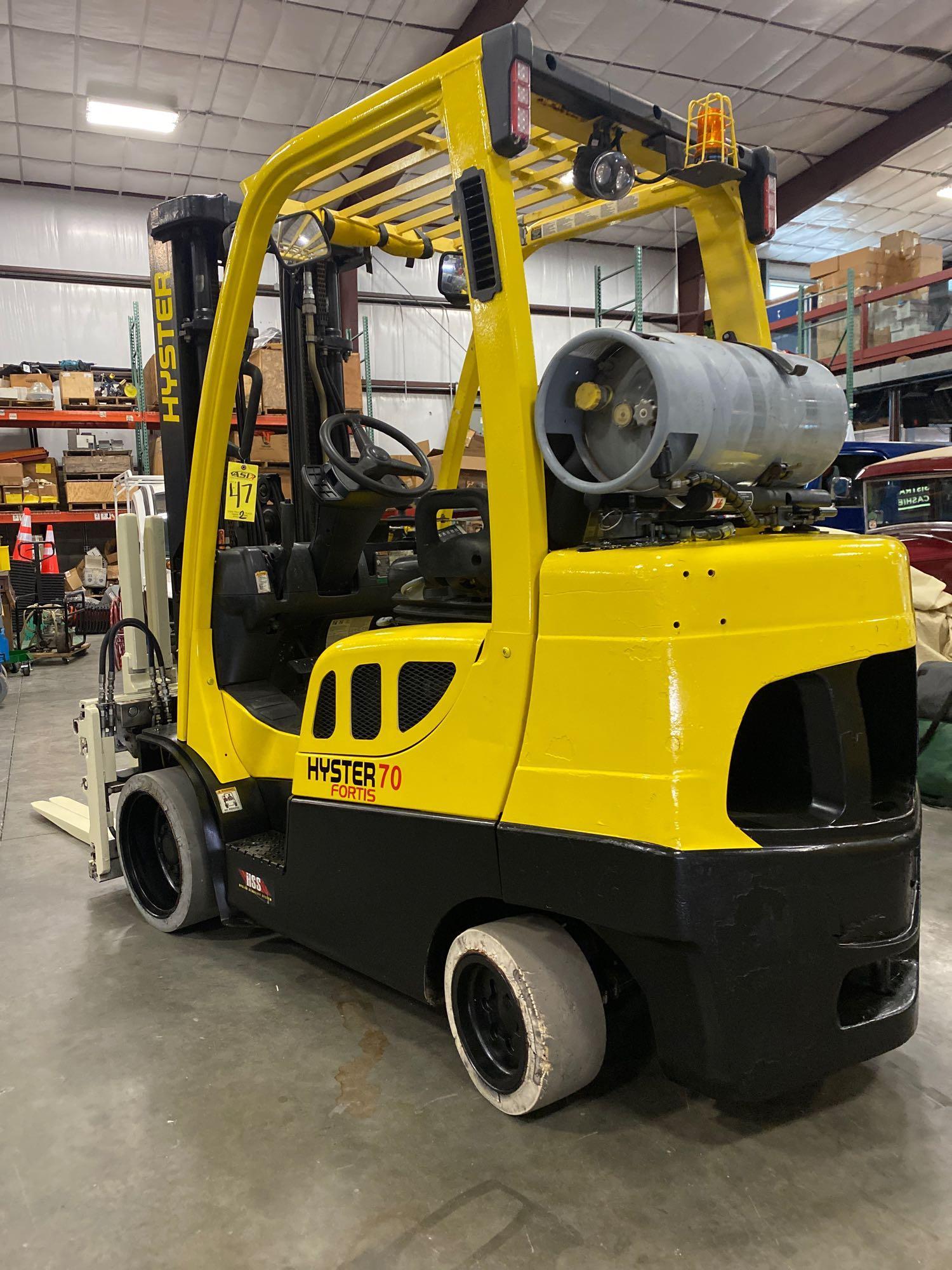 2012 HYSTER S70FT LP FORKLIFT, FINGERTIP CONTROLS, 187.8" HEIGHT