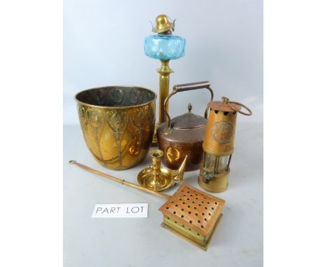 Mixed metalwork, mostly copper and brass including an Art Nouveau style decorated bowl, oil lamp and saucepansBeing sold on b