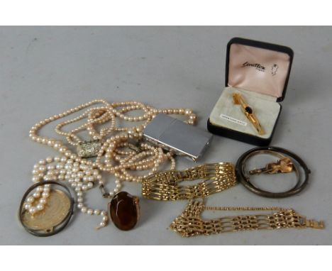 Group of costume jewellery, silver expanding bangle, silver oval hinge bangle, gilt metal cello brooch, cultured pearl neckla