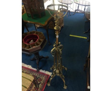 A heavy brass telescopic standard lamp and another brass lamp (2)