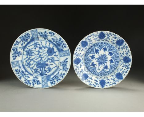 Two Chinese blue and white dishes, Kangxi, the first of barbed form and decorated with repeating lotus flowers and foliage, 2