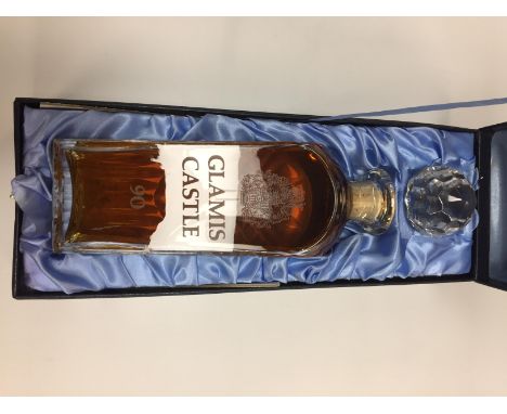 A ROYAL BRIERLEY DECANTER OF GLAMIS WHISKY (BOXED) 75CL
