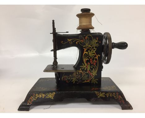 CHILD'S VINTAGE SEWING MACHINE 
