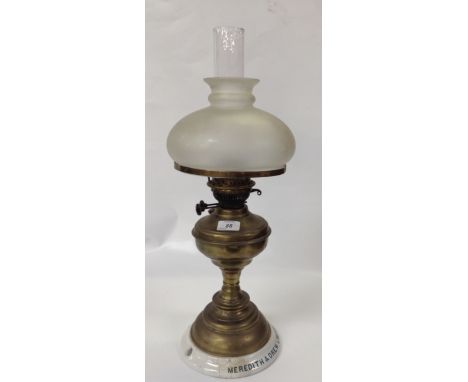 ADVERTISING BRASS LAMP WITH PORCELAIN BASE "MEREDITH & DREW LIMITED CELEBRATED BANBURY CAKES" BY CAULDON ENGLAND, CIRCA 1910 