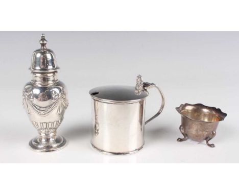 An Edwardian silver cylindrical mustard with scallop shell thumbpiece and scroll handle, Chester 1904 by Haseler Brothers, he