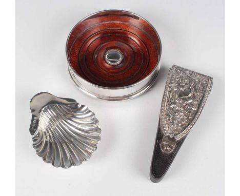 An Edwardian silver scallop shell butter dish on ball feet, Birmingham 1904 by William Hutton &amp; Sons Ltd, weight 35.5g, l