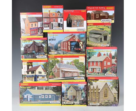 A collection of thirty-five Hornby Skaledale gauge OO model buildings and lineside accessories, including R.9633 Great Northe