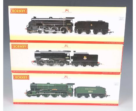 A collection of Hornby gauge OO Southern locomotives, tenders, tank locomotives, coaches and goods rolling stock, comprising 