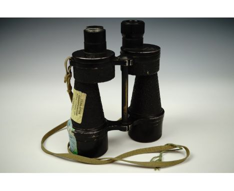 A set of 1941 British army No 5 Mk II prismatic binoculars, (lenses complete, graticules present)
