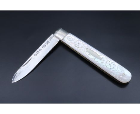 A George V silver folding pocket fruit knife, having floral-engraved mother of pearl grip scales, Joseph Rodgers &amp; Sons, 