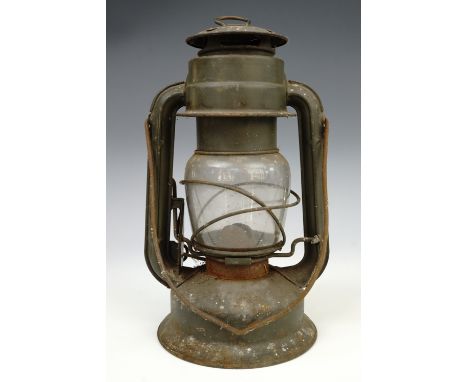 A Chalwyn Tropic oil lamp, 24 cm