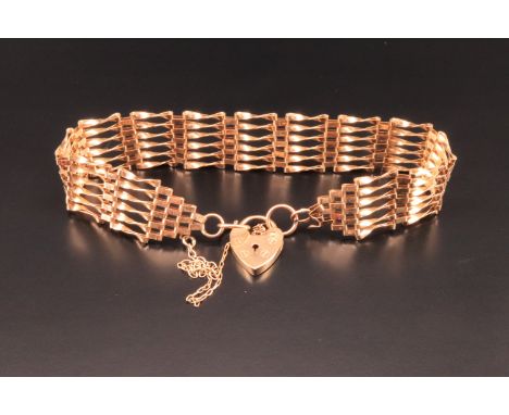 A 9 ct gold gate-link bracelet of spiral ribbon bars, having a padlock clasp, 7 g