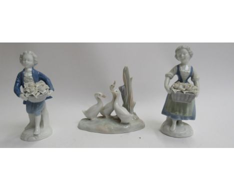 A pair of Garold Porzellan Bavaria figures &amp; Nao goose figure (3)