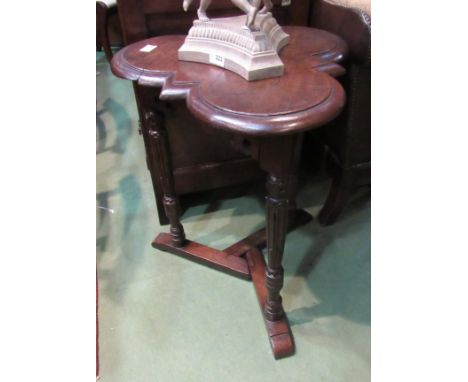 An Edwardian oak clover leaf top lamp table on turned and carved tri-legs with sledge feet base, 65cm x 52cm   