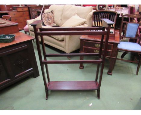 An Edwardian mahogany four bar towel rail with under shelf, 89cm tall x 70cm wide