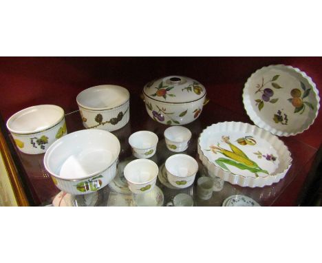 Ten pieces of Royal Worcester Evesham   
