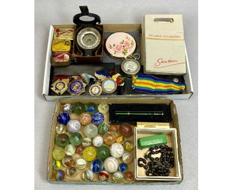MIXED COLLECTABLES GROUP - to include a T G &amp; Co Ltd military pocket compass, broad arrow mark dated 1939 No B12272, 3 x 