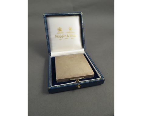 A Mappin & Webb silver compact with engine turned detail, Birmingham 1987, in fitted case