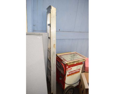 ALUMINIUM FOLDING STEP LADDER