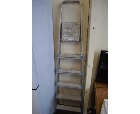 ALUMINIUM STEP LADDER