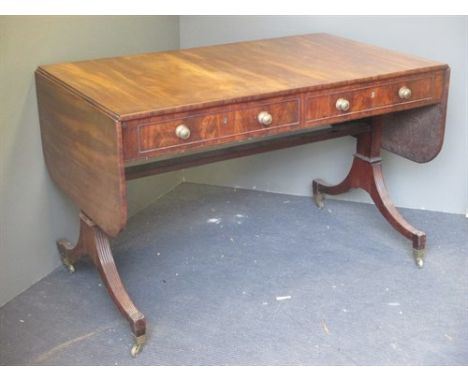 A Regency mahogany sofa table 71 x 116 x 66cm