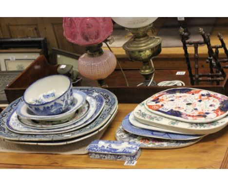 Collection of vintage ceramics to include Blue & White Willow pattern meat plates etc
