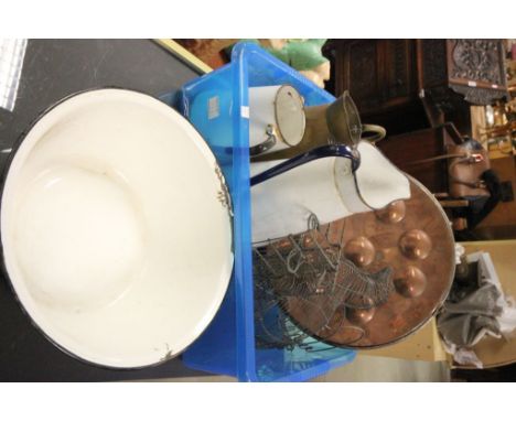 A box of vintage enamel ware and kitchen items 
