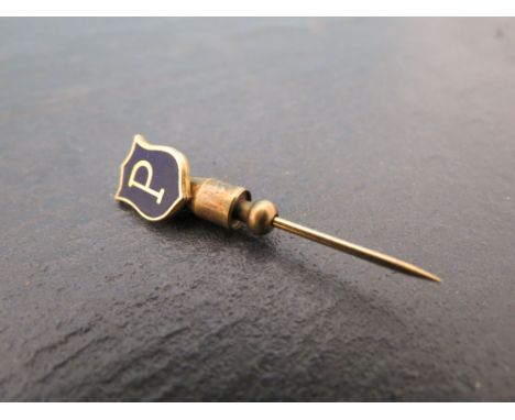 A 9 ct gold lapel stick pin.