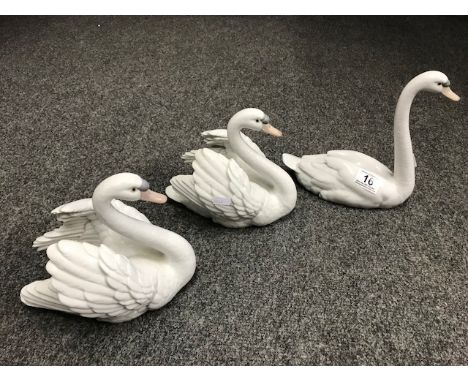 Three Lladro ceramic Swans C-25N &amp; C-9N